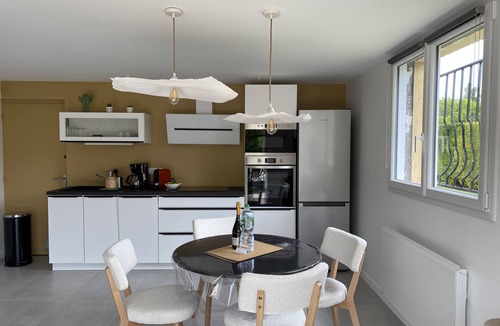 Teilhard Apartment | "luci" Apt 5mm du Zenith, Stade Cézeaux, Chru, Chataigneraie, Royat et Clermont