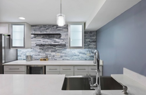 Elmhurst House | Lucky: 3BR - 2BT Spacious House!