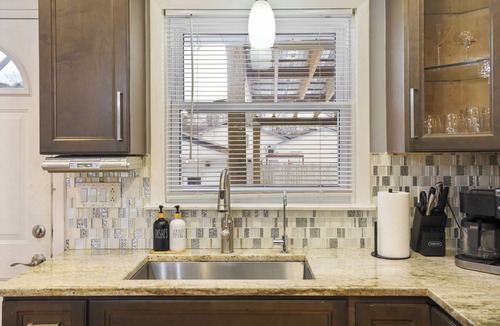 Elmhurst House | Lucky: 3BR - 2BT Spacious House!