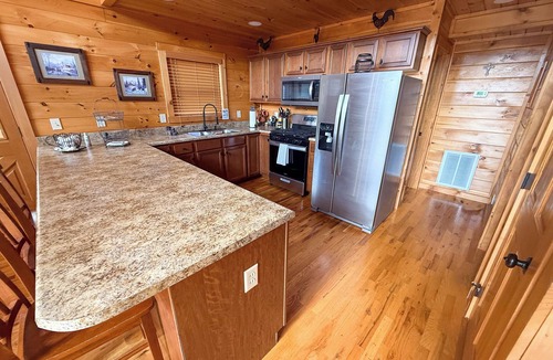 Grassy Creek Cabin | Lucky Hill Hideaway -3BR/2.5BA w/Hot Tub Near New River