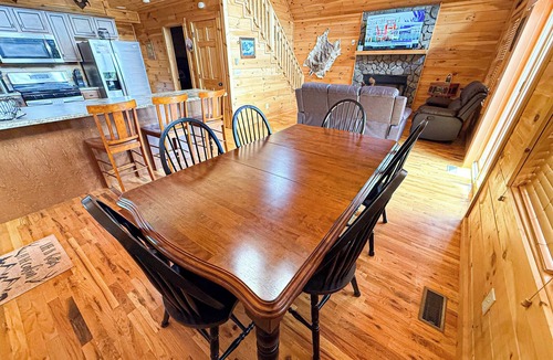 Grassy Creek Cabin | Lucky Hill Hideaway -3BR/2.5BA w/Hot Tub Near New River