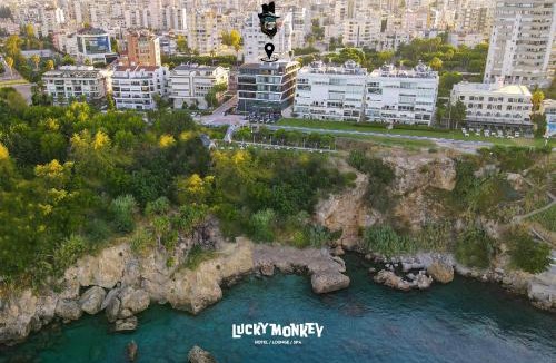 Eski Lara Hotel | Lucky Monkey Hotel