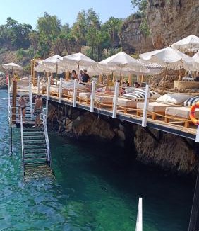 Eski Lara Hotel | Lucky Monkey Hotel