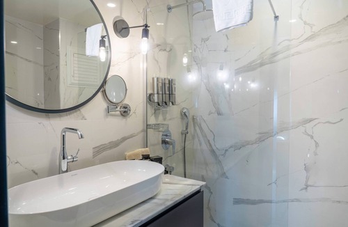 Eski Lara Hotel | Lucky Monkey Midi Hotel