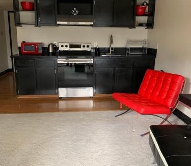 Hilo Apartment | Lucy's Place -STUDIO Apt with air-conditioning, Murphy bed