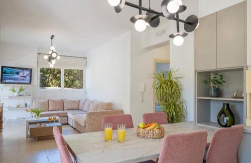 Adele Apartment | Luisa Holiday Home