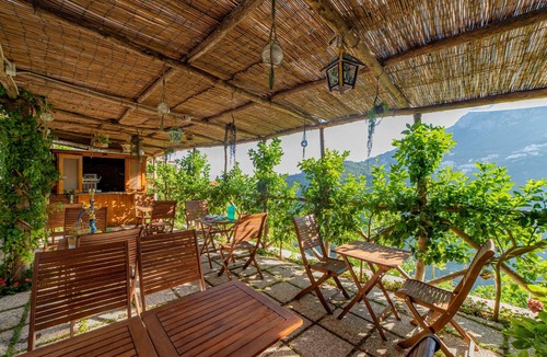 Pontone Apartment | Luisella studio apartment: sleeping in a scenic lemon grove on the Amalfi Coast!
