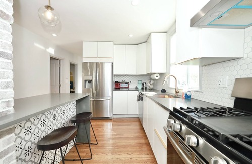 Everett House | Luke 1 House, Safe, Parking, Stylish, MBTA, Memorable