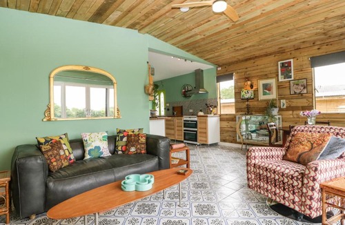 Congresbury House | Lulu Logs