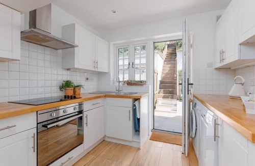 West Lulworth Cottage | Lulwind - walking distance to Lulworth Cove