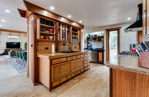 Fairmont House | Lumbermill Modern - Zen Sanctuary Near U Of O 3 Bedroom Home