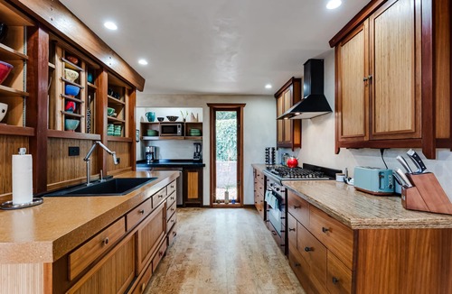 Fairmont House | Lumbermill Modern - Zen Sanctuary Near U Of O 3 Bedroom Home