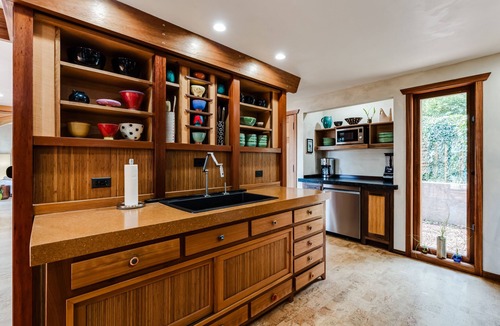 Fairmont House | Lumbermill Modern - Zen Sanctuary Near U Of O 3 Bedroom Home
