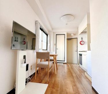 Ikuno Apartment | LUMI HOUSE 401,8 minutes to Namba 4 minutes walk to the station self check in