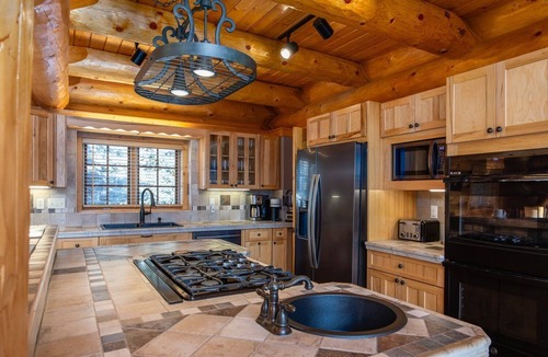 Westridge Ski Chalet | Luminary Log Chalet | Seclusion & Skiing Nearby, Private Hot Tub