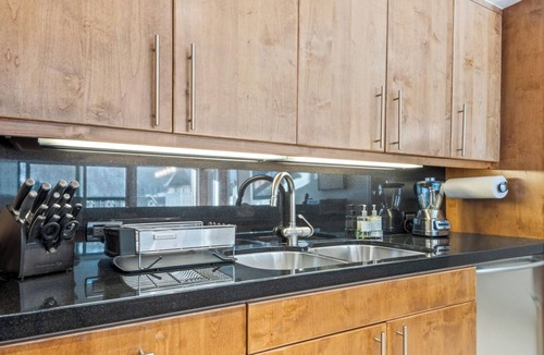 Vail Condo | Luminous 3BR A/C Marble & Hardwood Luxury with Stunning Mountain Views