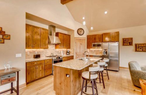 River Run House | Luminous 3Br Escape-River Run Townhome with Private Hot Tub