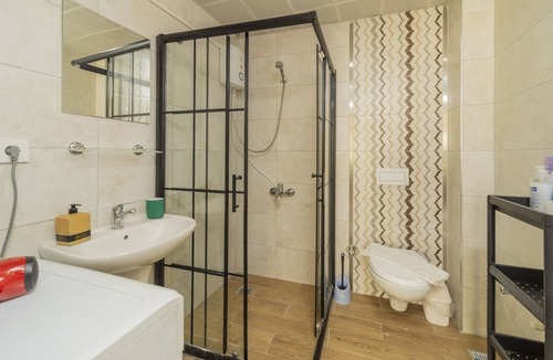 Lara Apartment | Luminous Flat w Shared Pool 5 min to Lara Beach