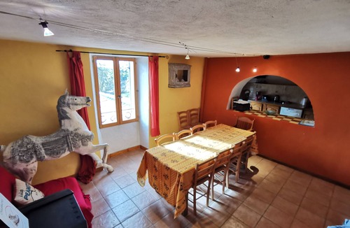 Bargeme Apartment | Luminous gîte surrounded by animals on an organic farm in the Verdon region