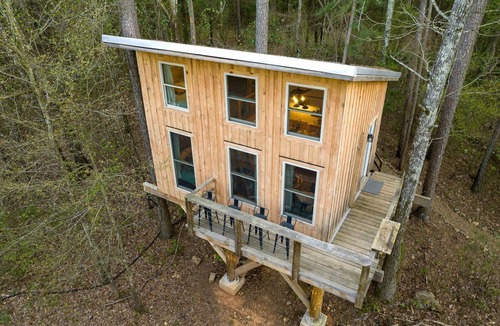 Boles Cabin | Luminous Peaceful Treehouse with Incredible Forest Views and Fire Pit in Arkansas