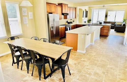 Northwest Reno House | Luminous Spacious Retreat/3Bathrooms/Sleeps 13