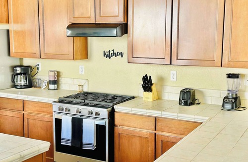 Northwest Reno House | Luminous Spacious Retreat/3Bathrooms/Sleeps 13
