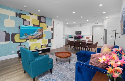 Harbor Gateway South House | Luminousness Reflection 4B2.5B Home