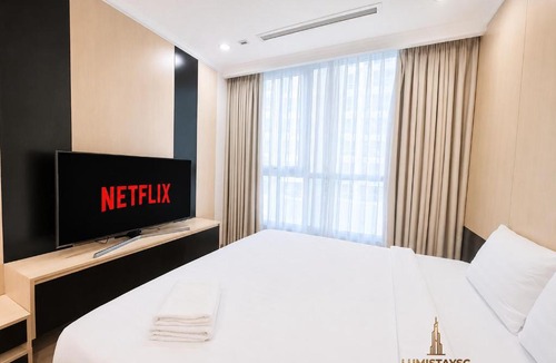 Hang Xanh Apartment | LumistaySG- Service Apartment in Vinhome Central Park