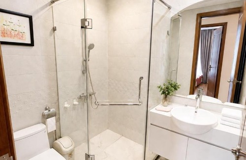 Hang Xanh Apartment | LumistaySG- Service Apartment in Vinhome Central Park