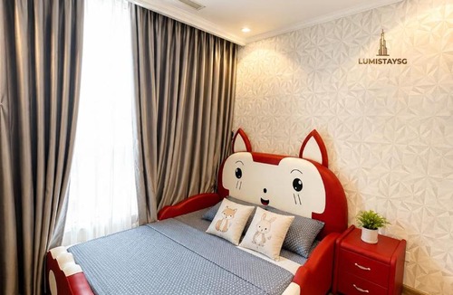 Hang Xanh Apartment | LumistaySG- Service Apartment in Vinhome Central Park