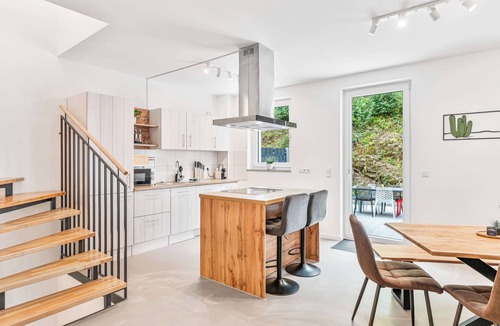 Offenburg House | LUMlFLATS: 4 Zimmer/E-Ladestation/Dachterrasse