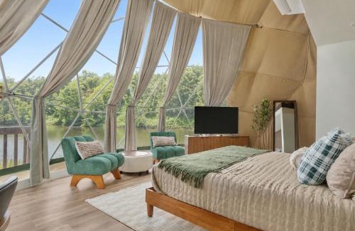 Luray House | Luna Dome - Lakefront with Hot Tub, Wi-Fi, Sleeps 4