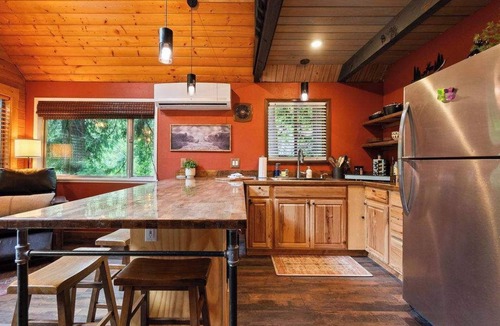 Lime Kiln Cabin | Luna’s A-Frame Riverfront Hot Tub & Sauna