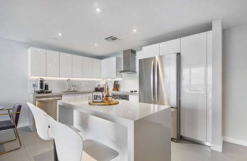 Town Square Condo | Lunabase ☾ Heavenly View | Smart Condo, King Bed, Bayview, Parking, Pool, Gym