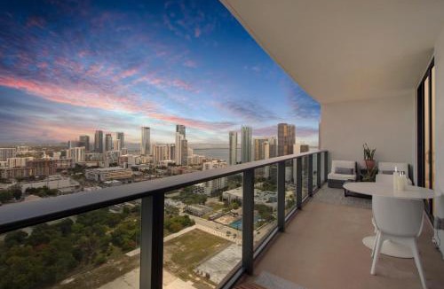 Town Square Apartment | Lunabase Heavenly View