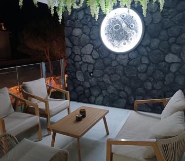 Neo Kalamaki Apartment | Lunar Dream