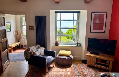 Whitehead House | Lúnasa, a beach front haven