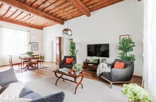 Lucca Historical Center Apartment | Lunavi House in Lucca