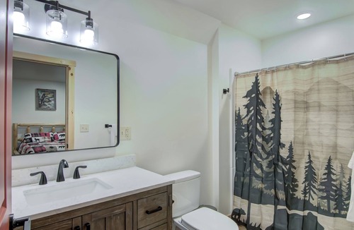 Drummond Cabin | Lundy's Black Bear - Lemgrove