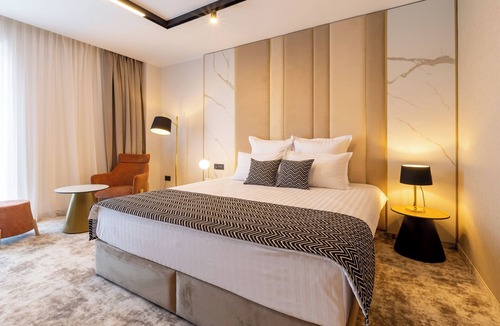 Old Town Hotel | Lupa By Bueno