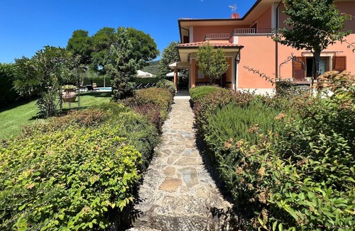 Loro Ciuffenna Villa | Luring Villa in Tuscany hills with Barbecue
