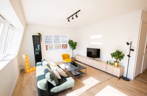 De Bilt Apartment | Luscious 1 Bed Serviced Apartment 65m2 -ESS38L-