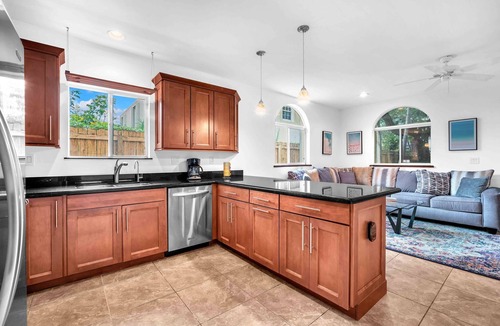 Coconut Grove House | Lush & Spacious Tropical Retreat in Coconut Grove