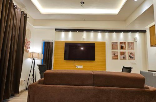 Gomti Nagar Hotel | LUSH STAYS x DLF Mypad
