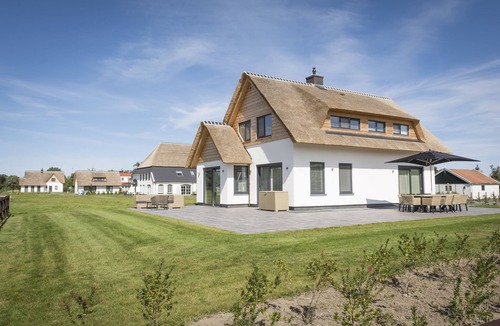 De Cocksdorp Villa | Lush Villa in De Cocksdorp Texel with Steambath