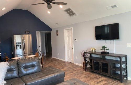 Springfield House | Lush Wonders - Sleeps 7, Wi-Fi, Pet-friendly, Free Parking, BBQ