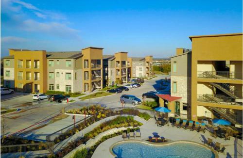 Montopolis Apartment | LUX 2B2B with Pool & Parking near the Heart of Austin