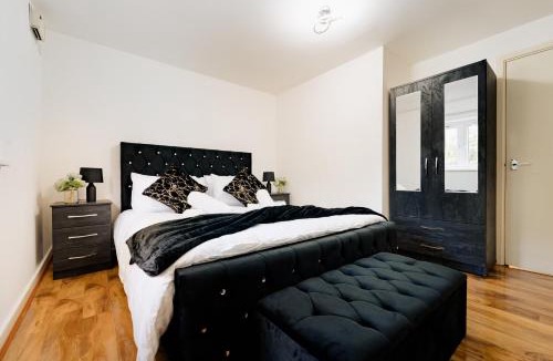 Glyndon Apartment | LUX 2BDR Flat in Woolwich I 2 Stops to Canary Wharf & Excel I Free Parking