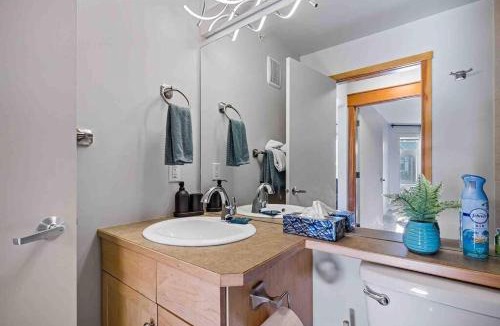 Canmore Apartment | Lux 2BR 5BD Suite Mountain view!
