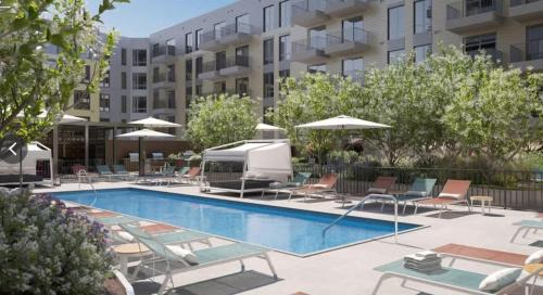 Assembly Square Apartment | Lux 2BR w Gym Pool sleep 6 in Assembly Square